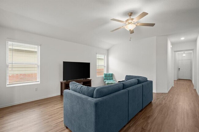 Building Photo - 4000 Fort Collins Way