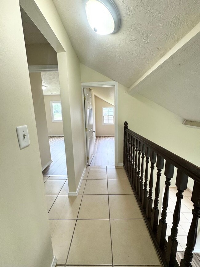 Building Photo - Spacious Two Bedroom Home! Available Now!