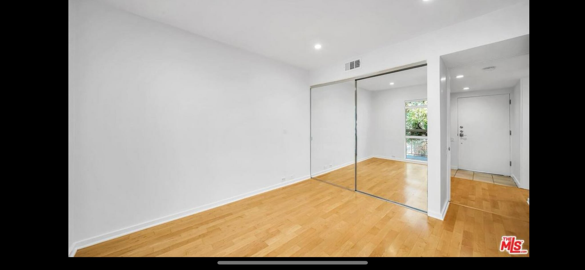 Building Photo - 330 S Barrington Ave