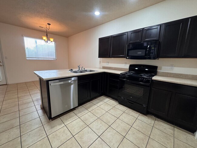 Building Photo - 2151 Cortina Loop SE