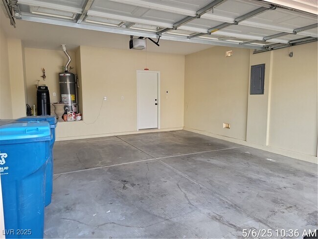 Building Photo - 2248 Summer Home St