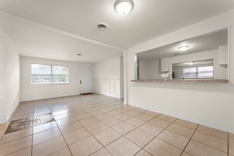 Building Photo - 6750 Snow White Dr