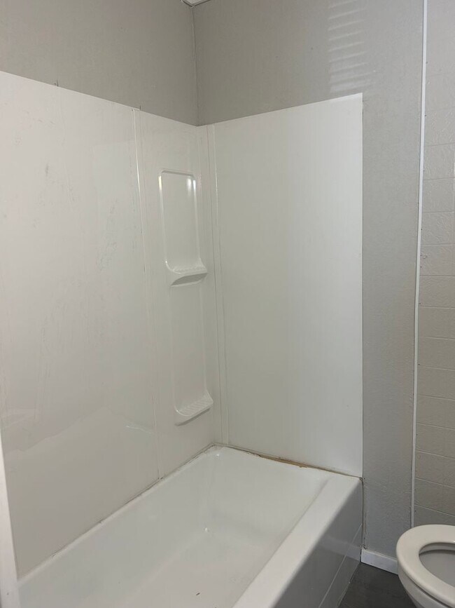 Building Photo - Cozy Country Club Home