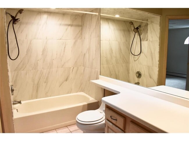 Building Photo - 1815 Terraceview Ln N