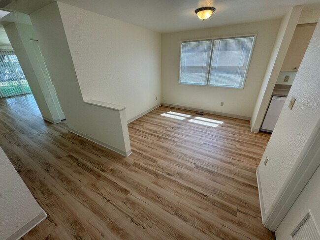 Building Photo - 4371 Madrona Way SE