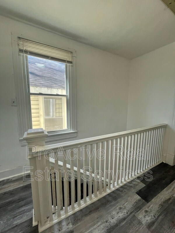 Building Photo - 815 W 34th St