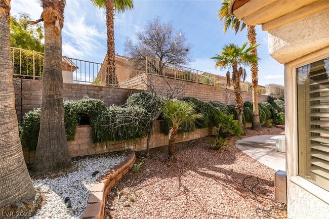 Building Photo - 10041 Woodhouse Dr