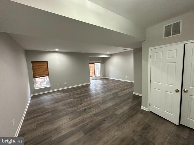 Building Photo - 22609 Welborne Manor Square