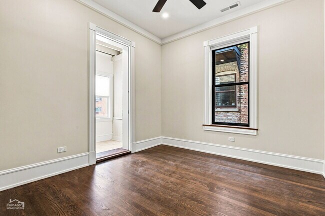Building Photo - 5829 N Kenmore Ave