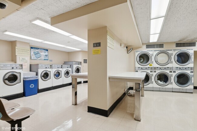 Building Photo - 1455 N Sandburg Terrace