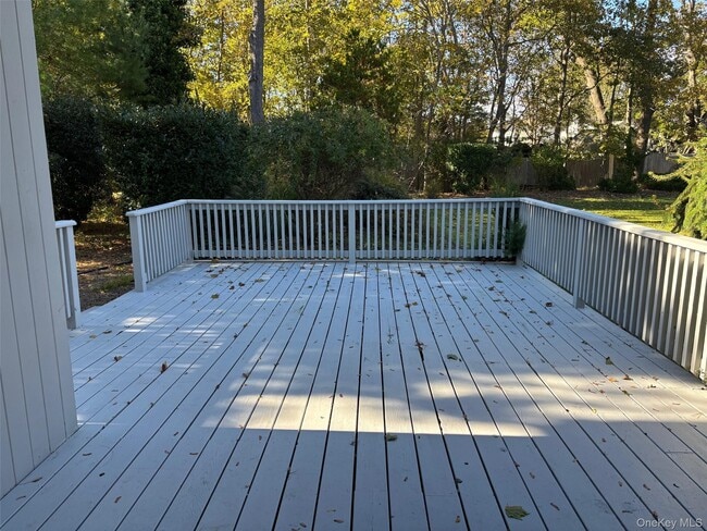 Building Photo - 185 S Country Rd