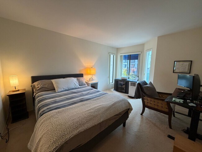 Building Photo - Light-Filled 1 Bed / 1 Bath Condo in UTC, San Diego – Skylights & Balcony