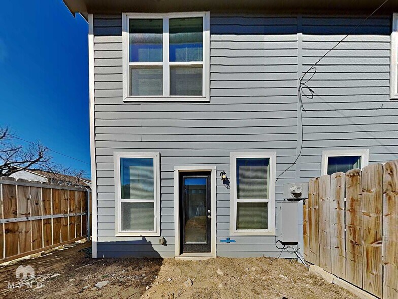 Building Photo - 3265 Karen St