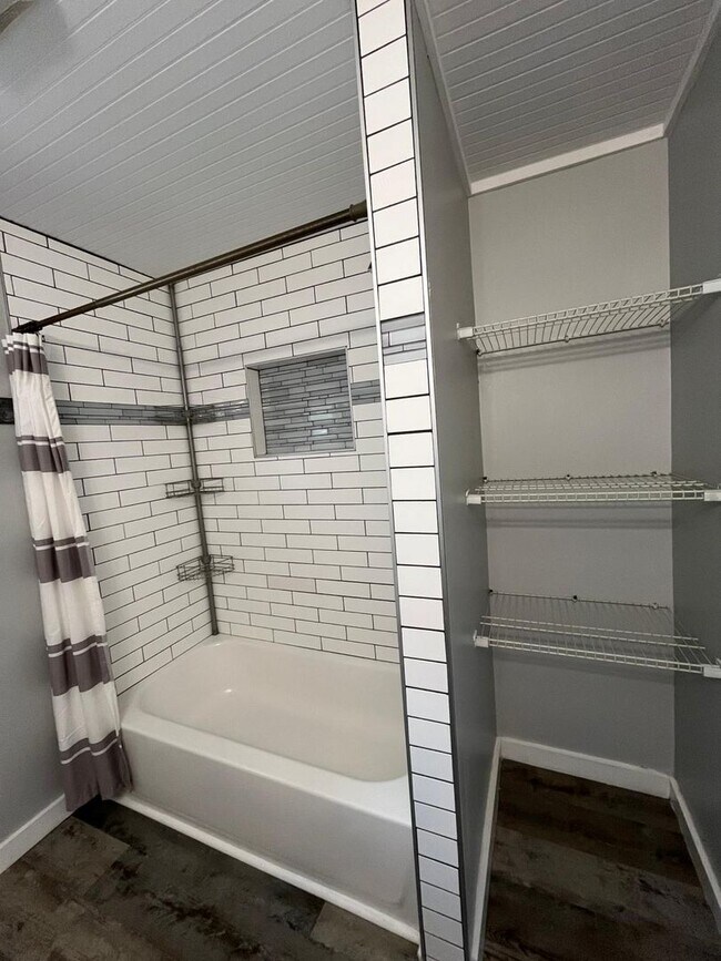 Building Photo - 9 Heatherly Dr