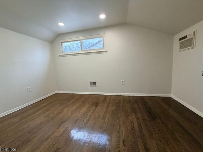 Building Photo - 260 Everett Rd