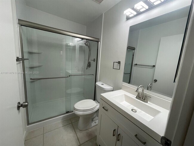 Building Photo - 449 Lakeview Dr