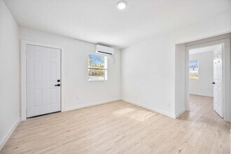 Building Photo - 6811 Del Rio St