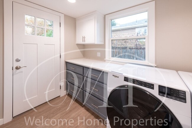 Building Photo - Newly Remodeled 1 bedroom Cottage with Bon...