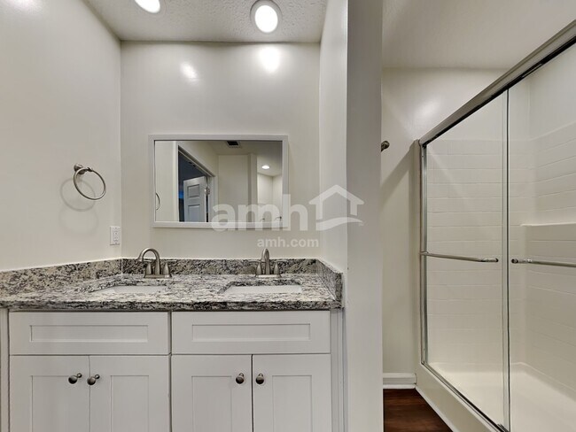 Building Photo - 105 Redrock Ct