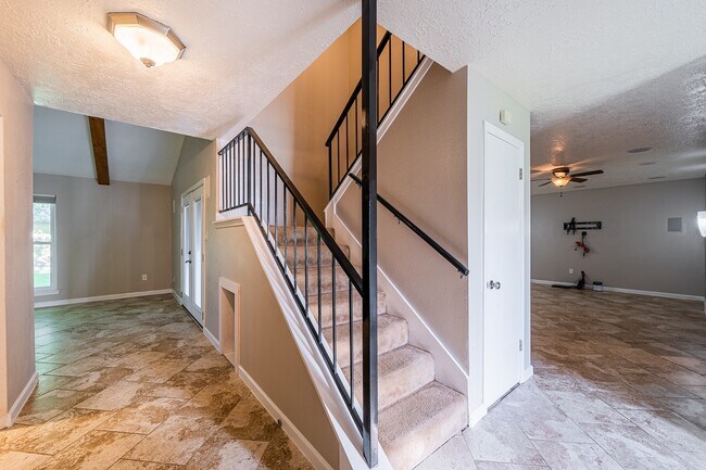 Building Photo - 10422 Gulfstream Ln