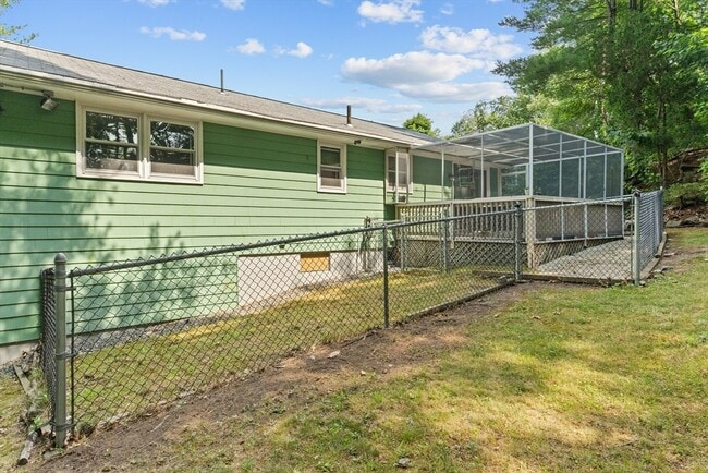 Building Photo - 27 Ridge Hill Ave