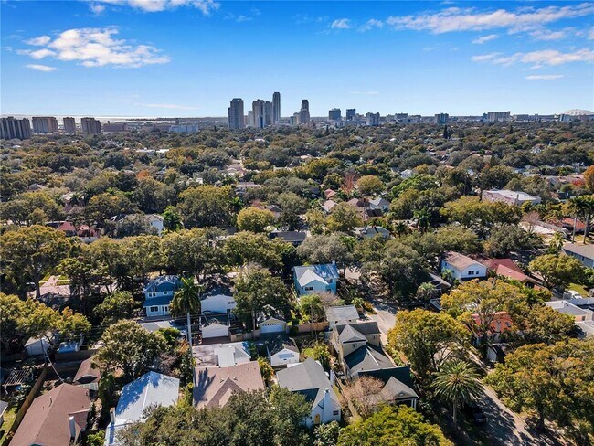 Building Photo - 316 18th Ave NE