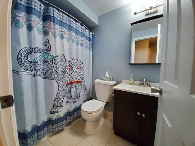 Building Photo - Furnished family home with large fenced backyard