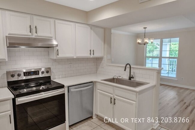Building Photo - 700 Daniel Ellis Dr