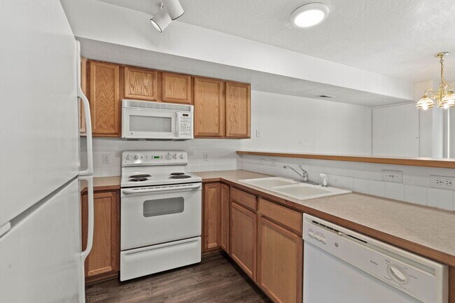 Building Photo - 4930 N Orchid Ln