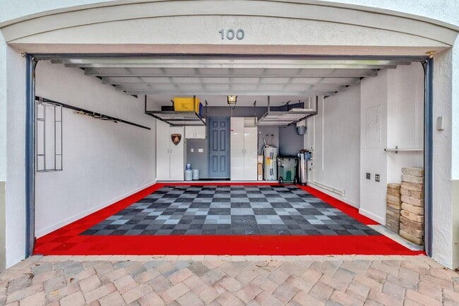 Building Photo - 100 W Prive Cir