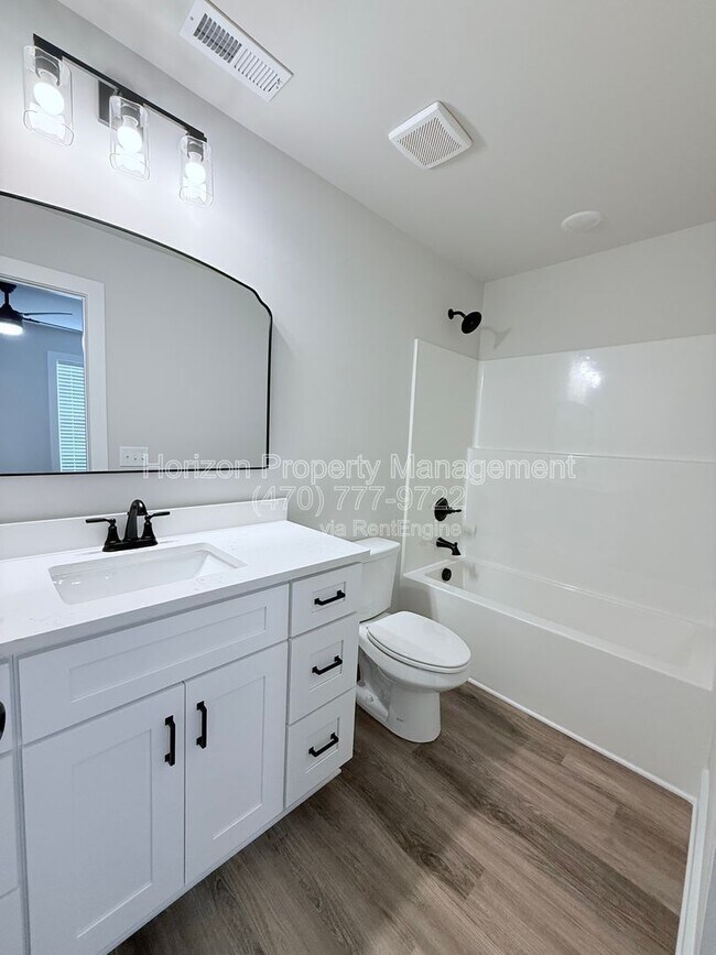 Building Photo - 2550 Valient Dr