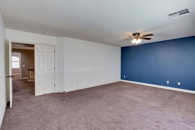 Building Photo - 4-Bedroom Home with Heated Pool & Spa