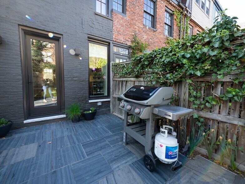 Building Photo - 214 3rd St