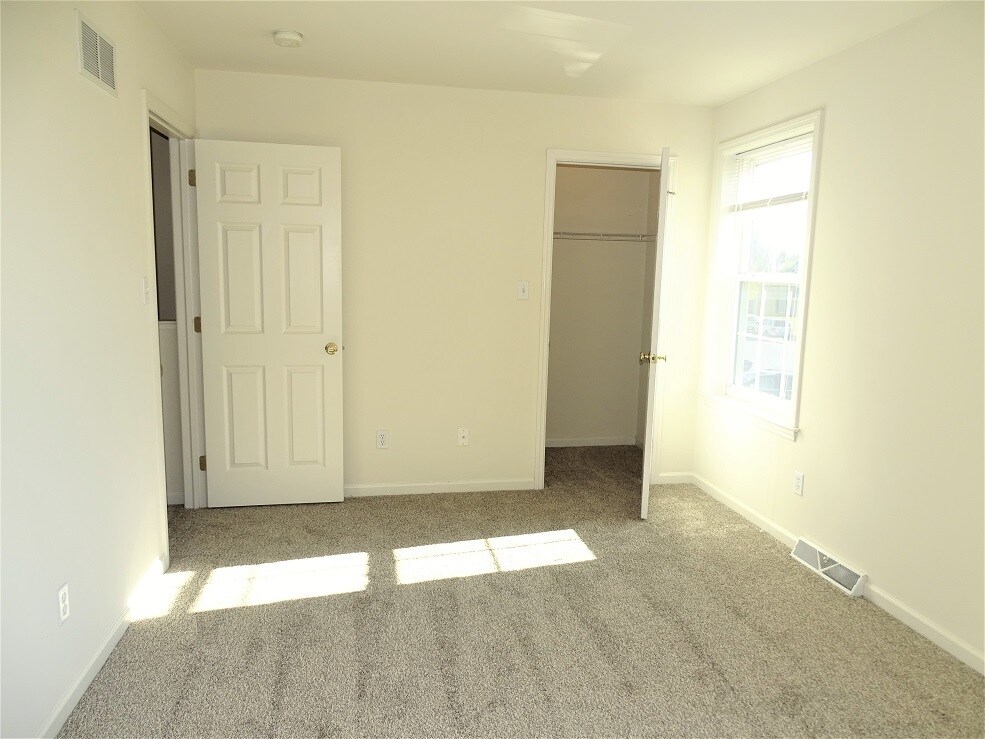 Building Photo - 41 Laurel Dr