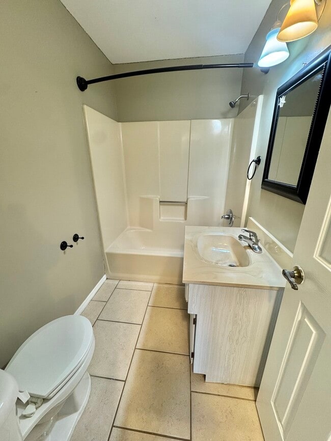 Building Photo - 5313 Soundview Ave