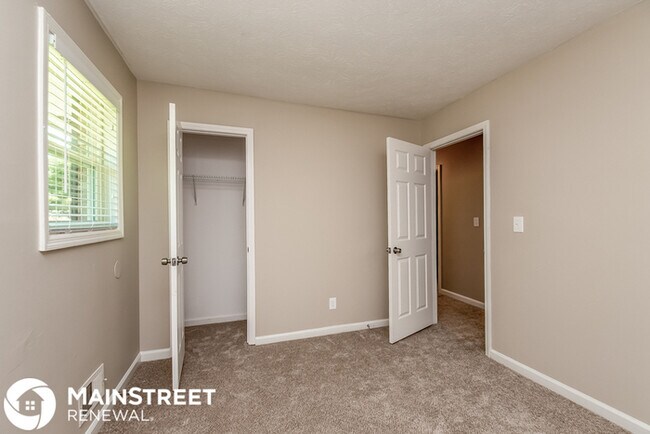 Building Photo - 204 Oxford Way