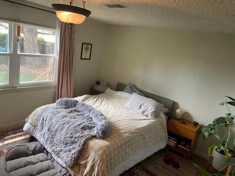 Basement bedroom - 8520 W 81st Dr
