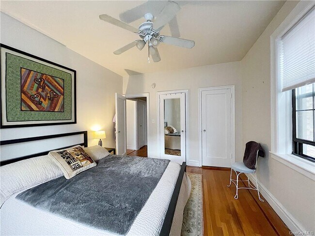 Building Photo - 14 N Chatsworth Ave