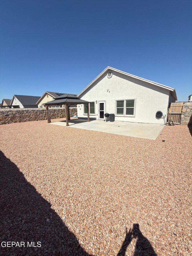Building Photo - 13956 Lago Vista Ave
