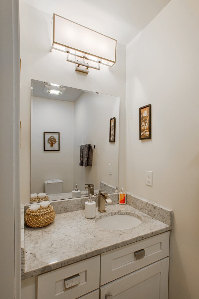 Building Photo - 309 Montrose St