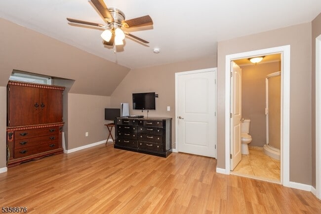 Building Photo - 3-13 Fair Lawn Ave