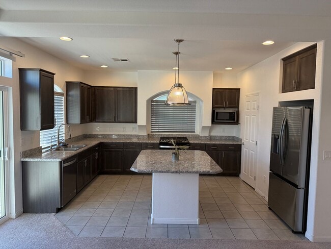 Building Photo - Large Southern Highlands Tri-Level Home. P...