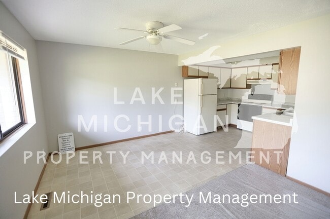 Building Photo - 15528 Clovernook Dr