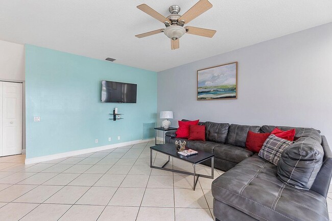 Building Photo - Chesapeake Circle, Boynton Beach, FL 33436...