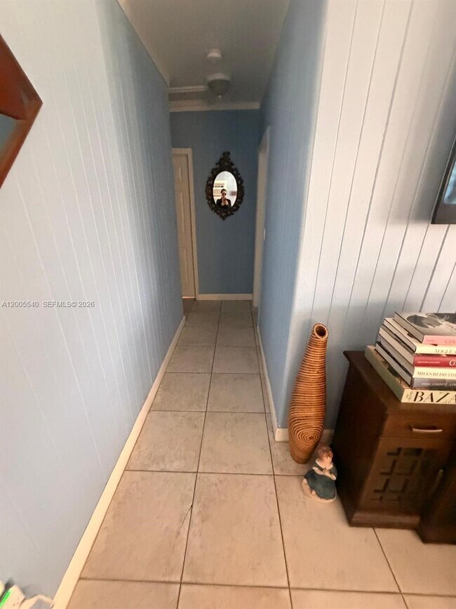 Building Photo - 2835 SW 37th Ct