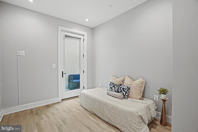 Building Photo - 725 Euclid St NW