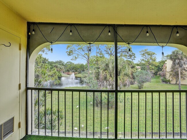 Building Photo - 930 SW 9th St Cir