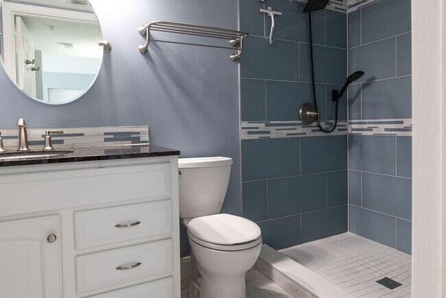 Building Photo - 505 Villa Cir