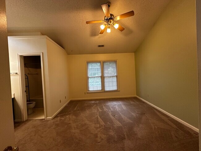 Building Photo - 115 Hyacinth Lane