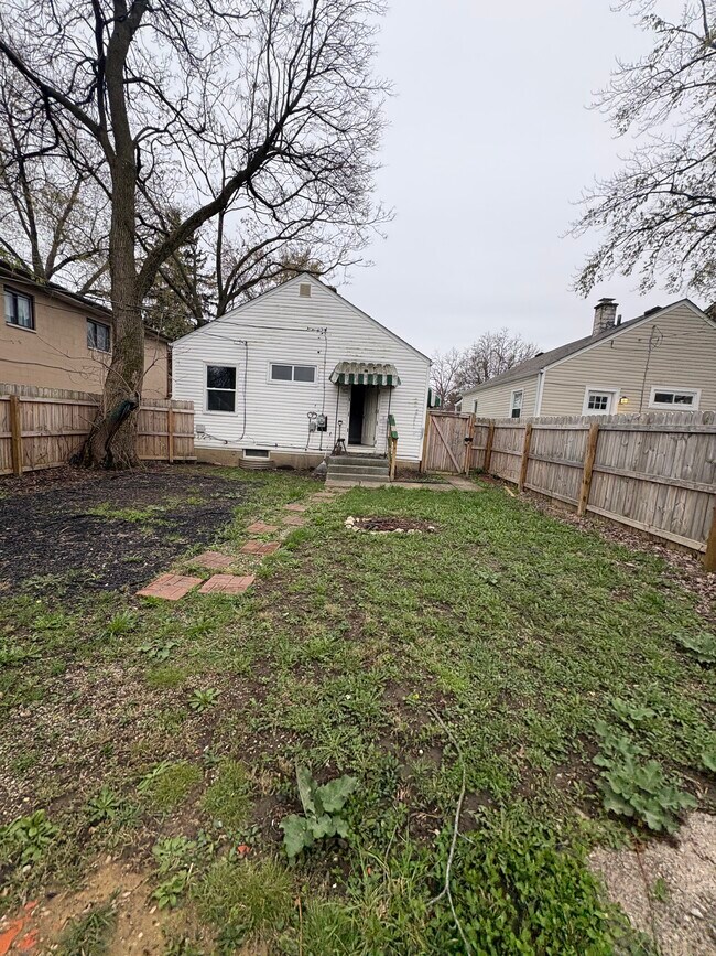 Building Photo - 1494 E 25th Ave